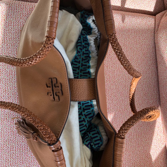 TORY BURCH  TAYLOR TRAVEL/WORK/LEISURE LEATHER BAG - Picture 6 of 8